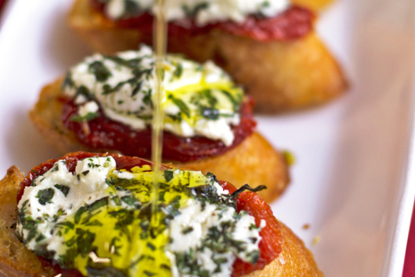 Goat-Cheese-and-Sun-Dried-Tomatoe-Baguettes