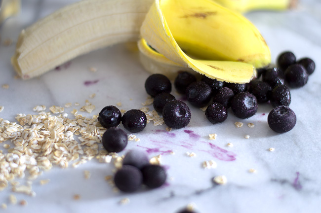 Blueberry-Banana-Smoothie-with-Oatmeal