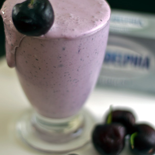 Cherry-Blueberry-Cheesecake-Shake