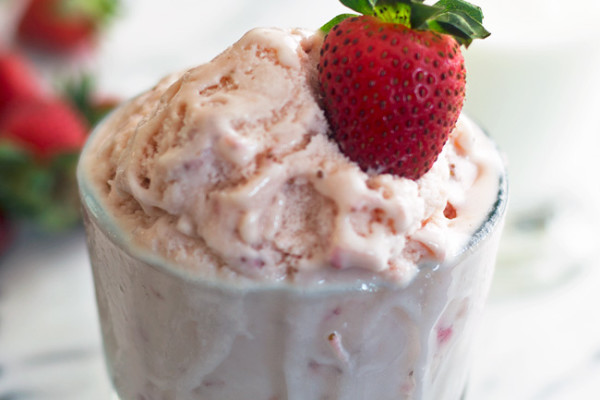 Buttermilk-Strawberry-Ice-Cream
